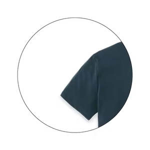 Conjunto de camiseta y pantalones cortos casuales para hombre, tela cómoda y transpirable, perfecto para el verano, uso diario y actividades al aire libre. - Product Image 4