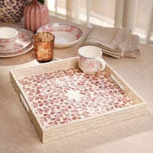 Plateaux en nacre, parfaits pour la présentation de bijoux, de parfums et d'accessoires décoratifs pour la maison - Product Image 2