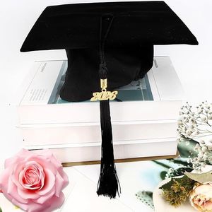 Set Cappello e Toga Neri per Laurea 2026 con Nappa Dorata e Fascia per Capelli, Decorazioni Congratulazioni per la Classe Superiore 2026, Catene per Capelli - Product Image 2