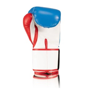 Ensemble de sparring professionnel Fly MMA en cuir de vachette véritable avec sangle réglable, comprenant des gants de boxe, un protège-tête et un protège-guêtres - Product Image 3