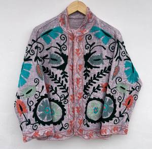 Chaqueta Suzani con Bordado Floral TNT |   Abrigo Reversible de Invierno para Tallas Grandes, de Algodón Orgánico Ecológico |   Regalo Vintage para Ella - Product Image 1