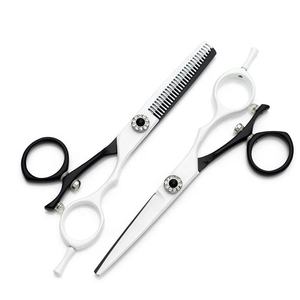 ชุดกรรไกรตัดผมสแตนเลสอย่างดี ปรับระดับได้ ด้ามจับยางสำหรับคนถนัดขวา ปลอดภัย สำหรับช่างตัดผมมืออาชีพ ยี่ห้อ Anaaif - Product Image 3