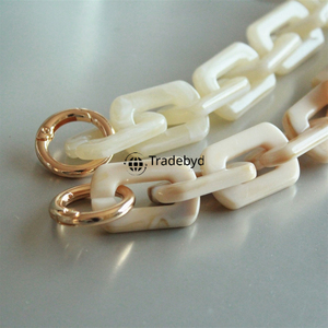 Contemporary Resin Chain Necklace Chic Fashion Jewelry for Women Stylish Accessories for Modern Look Tradebyd - Product Image 2