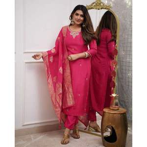 Conjunto de Traje de Seda Romana para Mujer, Bordado a Mano, Tres Piezas, Completamente Cosido, Ropa de Fiesta, Colección Moderna al por Mayor - Product Image 1