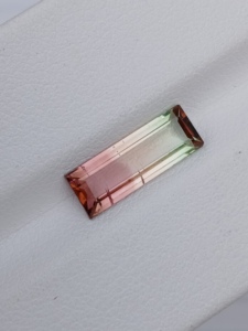 Haram Gems Art Tourmaline naturelle bicolore taille baguette 13x5 mm facettée, pierre précieuse en vrac 2 carats, pour la fabrication de bijoux et de bagues bicolores - Product Image 5