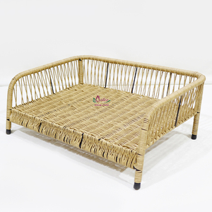 Cama para Perro Artex de Ratán, Rectangular, Elevada, Diseño Minimalista para Interiores, Hecha a Mano en Vietnam, Cama Sostenible para Mascotas - Product Image 6