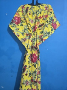 Caftán Indio Hecho a Mano de Algodón Amarillo con Estampado de Aves, Vestido Ligero Tipo Kimono - Product Image 4