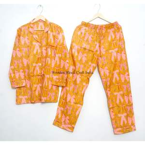 ชุดนอนผ้าฝ้ายแท้ 100% สวยงาม ชุดนอนผู้หญิงลายพิมพ์โบว์น่ารัก ชุดนอนฤดูร้อนใส่สบาย - Product Image 1