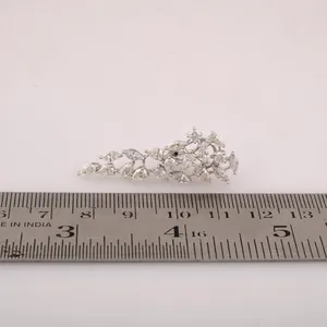 Boucles d'oreilles pendantes en diamant poire CVD cultivé en laboratoire de 4,67 carats, or blanc massif 14 carats - Product Image 3