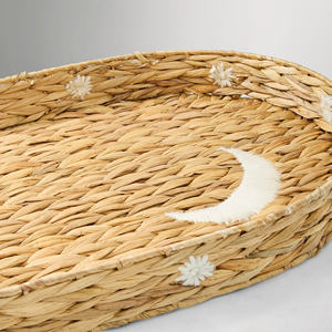 Cesta de Mimbre Natural Delicada con Bordado de Luna y Estrellas para Cambiar Pañales, Ideal para Decoración de Cuarto de Bebé - Product Image 6