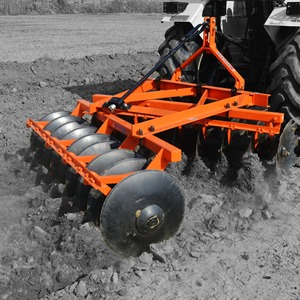 Arado de discos pesado automático diésel promocional de 4, 5, 6 y 7 pies con 3 puntos de enganche, motor, rodamientos, engranajes y bomba para granja de alta productividad - Product Image 1