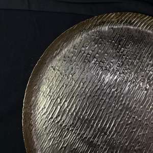 Plateau de service en aluminium martelé fait main, couleur or, design de luxe, accessoire de table, vaisselle et articles de cuisine pour la décoration intérieure - Product Image 4