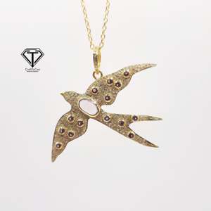 Colgante de Pájaro Esmaltado en Plata de Ley 92.5 con Gran Zafiro Rosa, Estilo Hippie, Regalo para Ella - Product Image 1