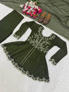 Vente en gros Eid Ramzan Spécial Salwar Kameez Vêtements de Mariage Pakistanais Faux Georgette Fantaisie Kurti-Palazzo - Product Image 4
