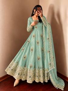 Lehenga Choli en soie vert menthe pour femmes avec broderie de paon, longueur au sol, tenue de mariage traditionnelle, style Inde Pakistan - Product Image 1