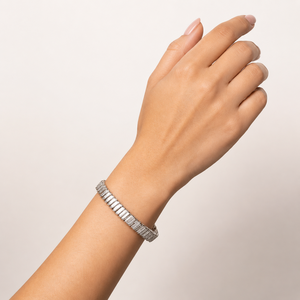 สร้อยข้อมือเทนนิสชุบทองคำขาว 18K ประดับเพชรโมอิสซาไนต์ทรงกลมสำหรับผู้หญิง ดีไซน์แบบฝังเพชรเรียงสไตล์คลาสสิก เครื่องประดับแฟชั่น - Product Image 5