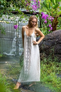 Robe longue élégante style bohème pour femme, sans manches, col en V, avec détails brodés, fluide, pour l'été, la plage et les vacances - Product Image 2