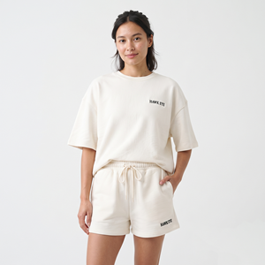 Ensemble short et t-shirt décontracté surdimensionné à manches courtes en coton et élasthanne avec logo personnalisé pour femme – Respirant et idéal pour l'été - Product Image 1