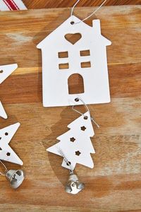 Adorno Navideño Metálico Hecho a Mano con Forma de Flor, con Cuentas y Campanas, Artesanía Decorativa Tradicional para Colgar - Product Image 3
