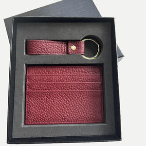 ชุดกล่องของขวัญกระเป๋าสตางค์แบบสั้นพร้อมที่ใส่บัตรหนัง PU Saffiano พิมพ์โลโก้ได้ พร้อมพวงกุญแจ สำหรับสุภาพสตรี แบบเปิดปิดง่าย - Product Image 2