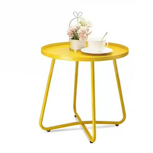 Table d'appoint décorative en métal finition or avec plateau en laiton, table basse pour la décoration de la chambre et du salon - Product Image 5