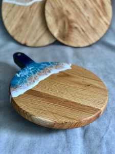 Planche à découper artisanale en résine époxy et bois d'acacia naturel, plateau de service décoratif pour cuisine, salle à manger et cadeaux - Product Image 3