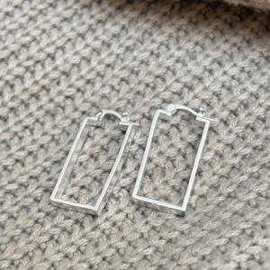 Pendientes de Aro Rectangulares Minimalistas, Pendientes de Latón Plateados, Pendientes de Aro Geométricos para Mujer al por Mayor - Product Image 1