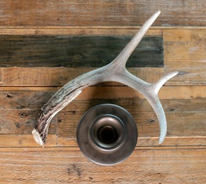 Beurrier de style vintage utilisé pour conserver le beurre frais dans la cuisine ou le réfrigérateur dans les cafés et restaurants à thème rétro. - Product Image 3