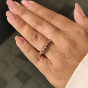 Anillo de Boda de Oro de 14K con Baño de Rodio, Media Eternidad, con Diamante Cultivado en Laboratorio de Corte Ovalado de 2 Quilates, Color Rosa Intenso, para Mujer - Product Image 1