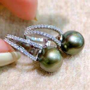 French Freshwater <b>Pearl</b> <b>Earrings</b> 9-10mm Round Flawless Frosted Texture S925 Pure Silver with Frosted Leaves Socialite Collection - Product Image 1