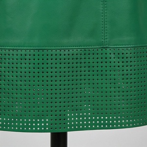 Jupe trapèze en similicuir pour femme, taille haute, longueur genou, verte unie, design minimaliste, ourlet perforé - Product Image 6