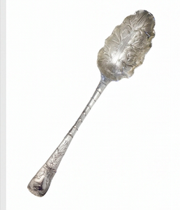 Cuillère de service vintage plaquée argent avec motif feuille, manche long, finition poli miroir, pour usage en cuisine et en hôtel - Product Image 1