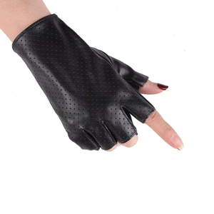 Guantes de rendimiento para pole dance, guantes de medio dedo para mujer, estilo punk, de cuero PU, para espectáculos nocturnos y decoraciones. - Product Image 6