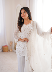 Ensemble Kurta en soie élégant et texturé avec broderie Zari ornée de sequins, pantalon Palazzo et dupatta assortis (PY 300) DC - Product Image 4