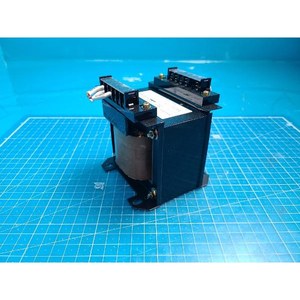 Transformador de Potencia Reductor Toyozumi SD21-200A Usado Como Está, Piezas de Equipos Semiconductores de Época - Product Image 1