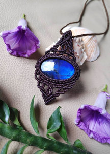 Collar con Colgante de Jade Hecho a Mano, Gema Natural con Destello Azul, Cadenas Clásicas de Budismo, Joyería Artesanal - Product Image 2