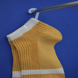 Exportation de haute qualité vers des marques célèbres Crochet en plastique PP pour cintre 10 Utilisation pour l'emballage de chaussettes Chapeaux Affichage sur le marché avec 500 pièces/sac - Product Image 3
