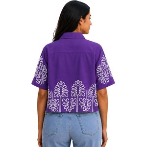   เสื้อเชิ้ตครอปปักลายดอกไม้สีขาว แขนสั้น สไตล์ลำลองสำหรับฤดูร้อน ผ้าฝ้าย แฟชั่นดีไซน์เนอร์ ตัดเย็บตามสั่ง - Product Image 2