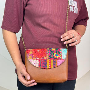 Bolso bandolera bordado étnico hecho a mano con cuero genuino y correa de cadena, bolso cruzado bohemio para mujer, diseños personalizados disponibles - Product Image 4