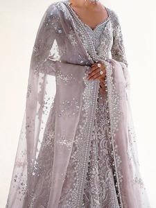 Elegante Lehenga Choli de Red Plateada, Vestido de Fiesta Tradicional Bordado hasta el Suelo, de Alta Calidad para Mujeres, India, Pakistán - Product Image 2