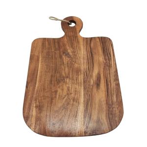 Planche à découper rectangulaire en bois artisanal antique avec poignée, en bois naturel, pour restaurant et mariage - Product Image 1