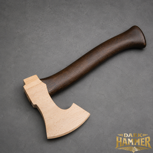 Hache d'entraînement viking artisanale en bois avec manche brun foncé - Product Image 3
