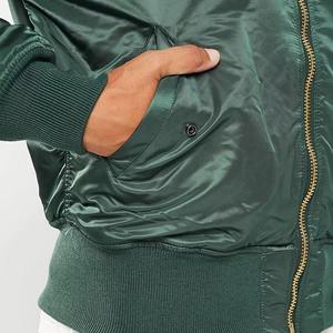 Chaqueta Bomber de Lona Satinada Verde para Hombre, Corte Regular, Cuello Camisero, Cierre de Botones Cubiertos, Impermeable, Informal, para Otoño, Color Sólido - Product Image 5