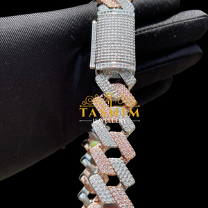 Nouveau Collier Chaîne Cubaine Moderne de Luxe en Or et Argent Sertie de Diamants pour Fêtes et Cadeaux, Disponible à la Vente - Product Image 2