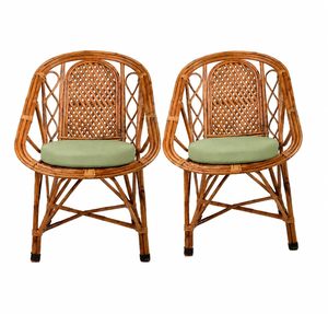 Ensemble de 2 chaises de jardin en bambou avec coussins verts, mobilier d'extérieur moderne du milieu du siècle, structure durable, pieds effilés avec table - Product Image 1