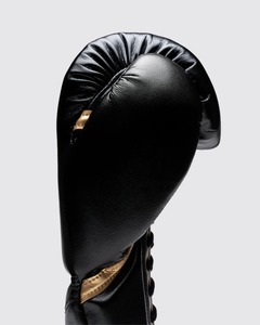 Dernier modèle de gants de boxe en cuir véritable noir et or avec logo personnalisé, gants de compétition professionnels de Muay Thai. - Product Image 4