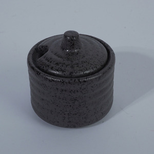 Pot à assaisonnement Togarashi en céramique moderne avec glaçure réactive noire, 100 ml, avec couvercle et emplacement pour cuillère, pour la restauration et la vaisselle d'hôtel - Product Image 4