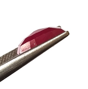 พลอยทับทิมแอฟริกันธรรมชาติสีแดงทรงคุชชั่นเจียระไน 6.85 กะรัต - Product Image 5