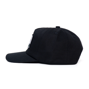 Gorra de béisbol negra de 6 paneles con parche bordado de montaña para aventuras al aire libre, unisex, ajuste casual. - Product Image 3