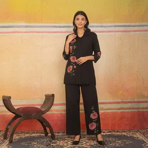 Ensemble deux pièces en crêpe noir brodé de fleurs pour femmes, col rabattu, manches trois quarts, coupe ample, élégant, à porter en toutes saisons - Product Image 3